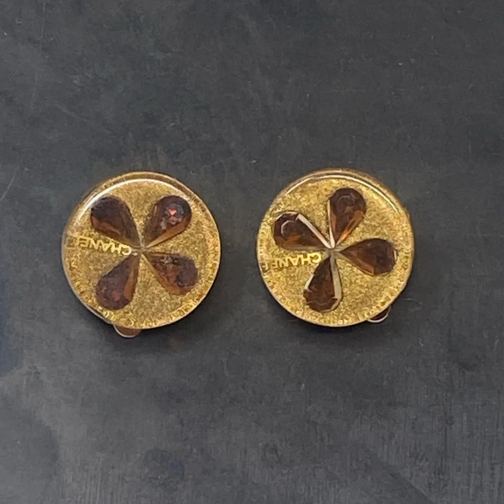 Chanel Vintage Lucite Amber Four Leaf Clip On Earrings - Picture 4 of 16